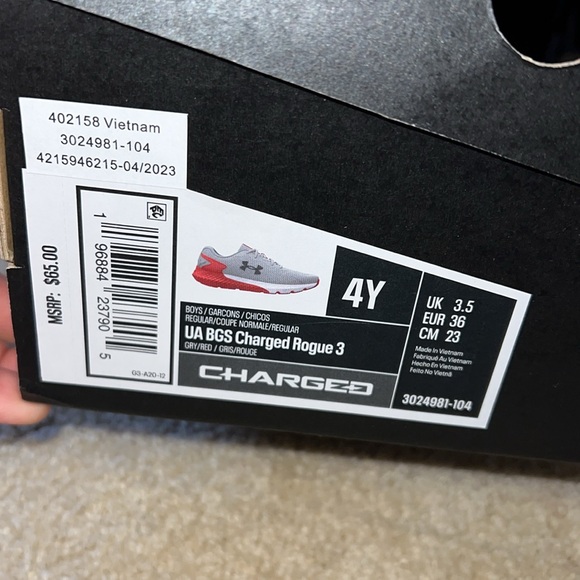 Under Armour Charged Rogue 3 Size 4 youth - Picture 6 of 6